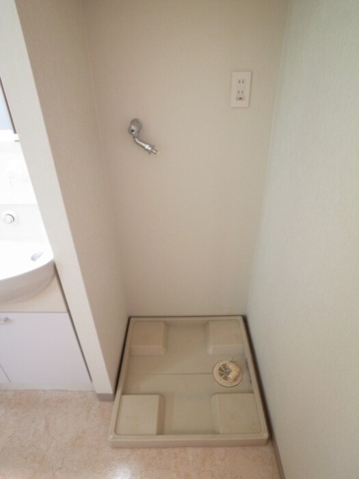 物件内観写真12　(洗濯機置場)