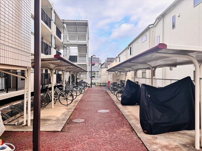 物件外観写真3　(駐輪場)