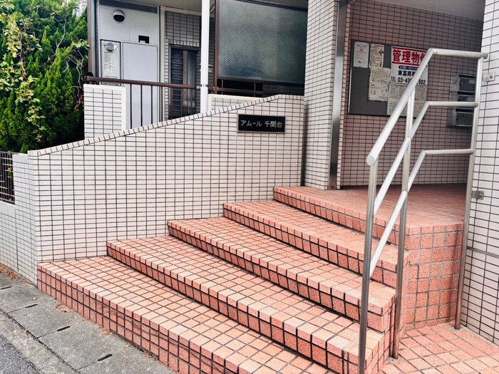 物件外観写真5　(エントランス部分)