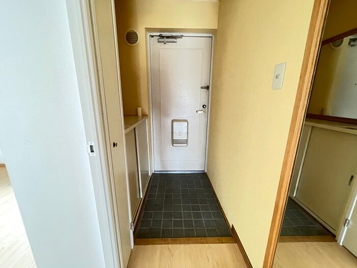 物件内観写真18　(玄関)