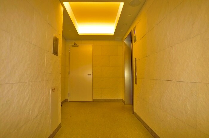 物件外観写真4　(エントランス部分)