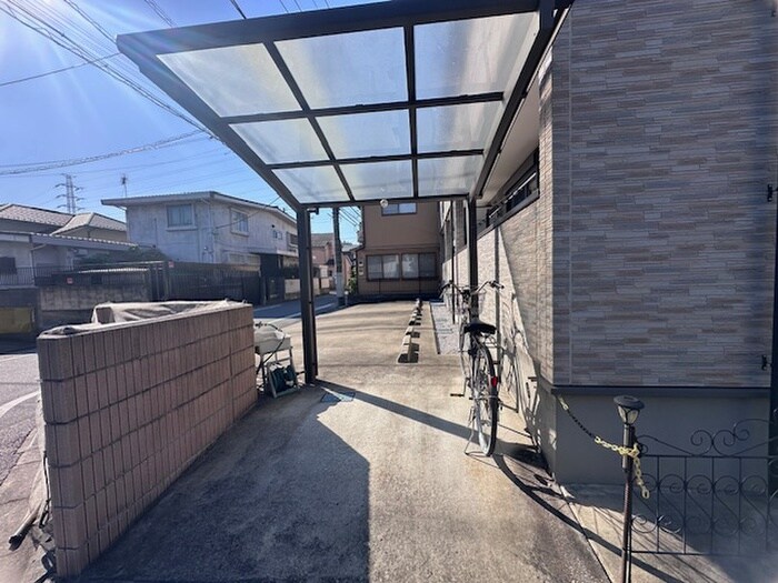 物件外観写真2　(駐輪場)