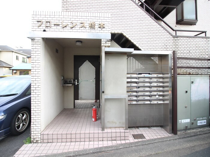 物件外観写真3　(エントランス部分)