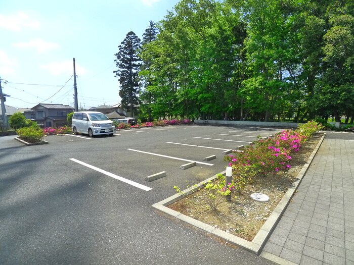 物件外観写真3　(駐車場)