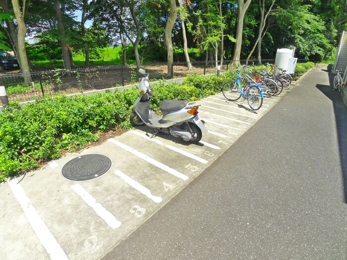 物件外観写真4　(駐輪場)