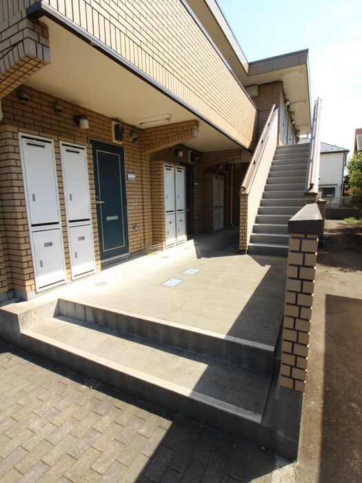 物件外観写真2　(エントランス部分)