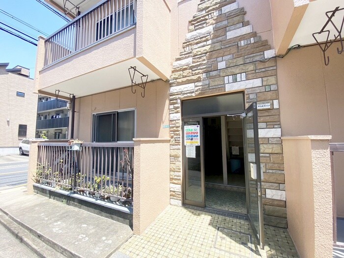 物件外観写真2　(エントランス部分)