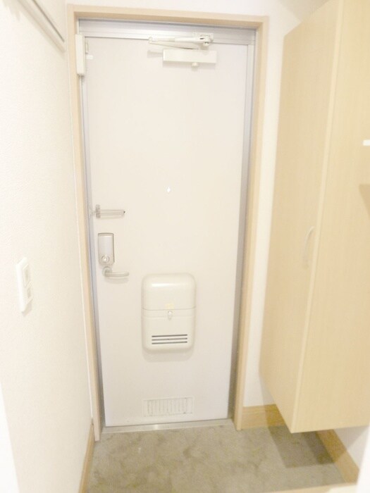 物件内観写真7　(玄関)
