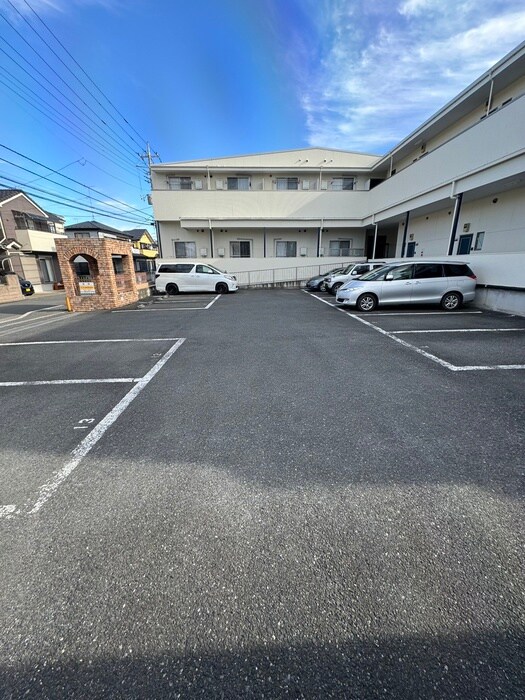 物件外観写真6　(駐車場)