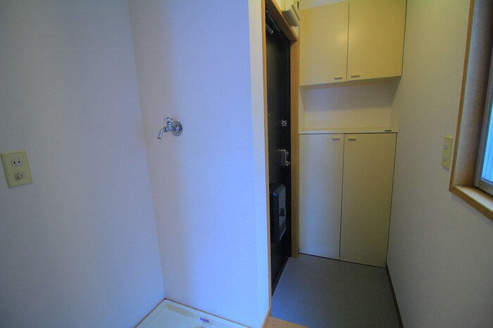 物件内観写真18　(玄関)