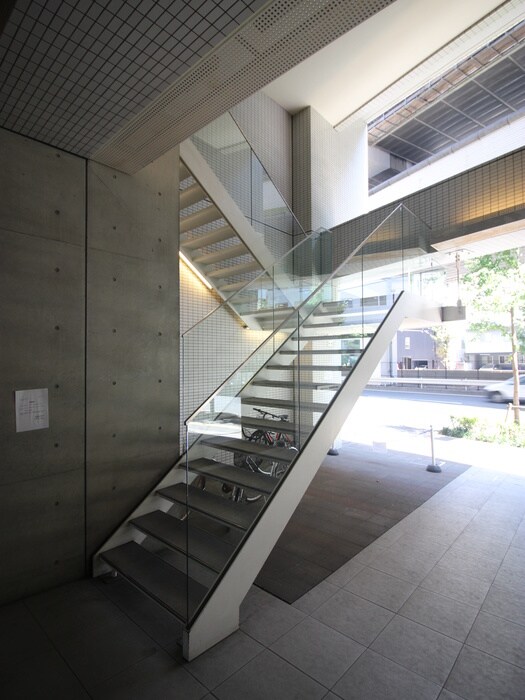 物件外観写真6　(エントランス部分)