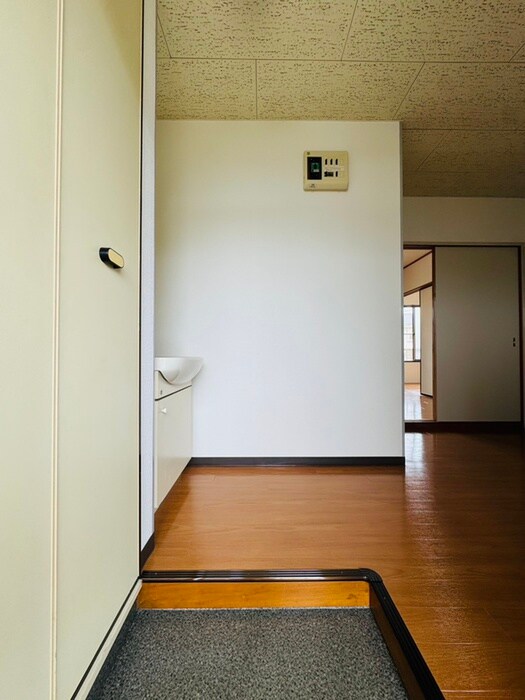 物件内観写真7　(玄関)