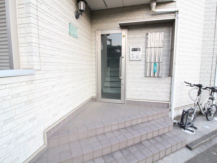 物件外観写真4　(エントランス部分)