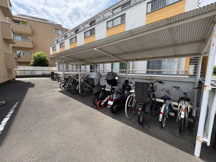 物件外観写真6　(駐輪場)