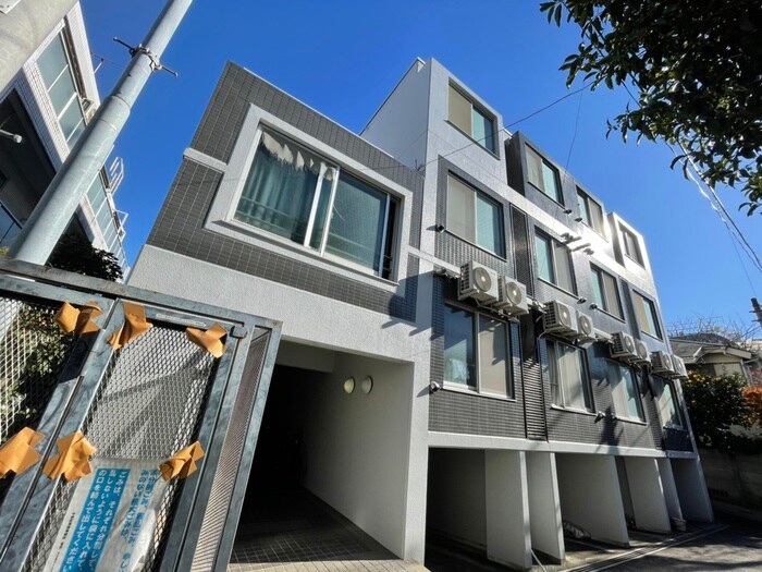 物件外観写真2　(エントランス部分)