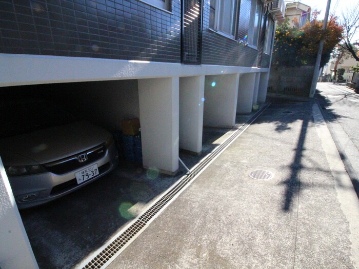 物件外観写真3　(駐車場)