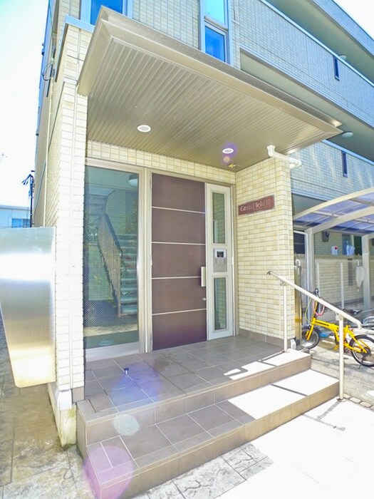 物件外観写真5　(エントランス部分)