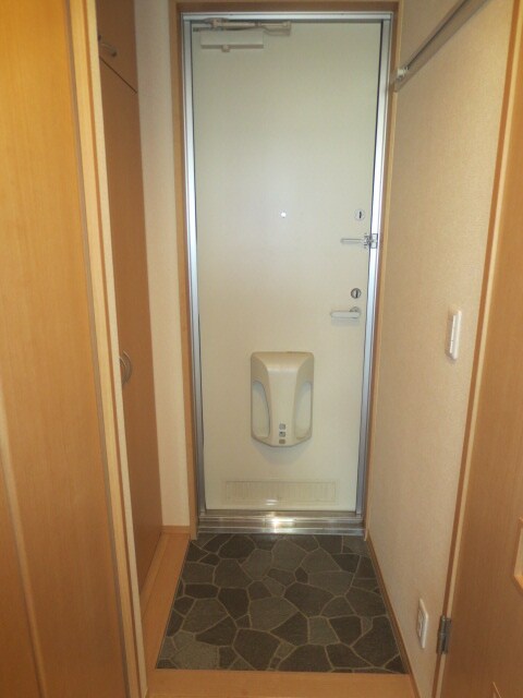 物件内観写真16　(玄関)