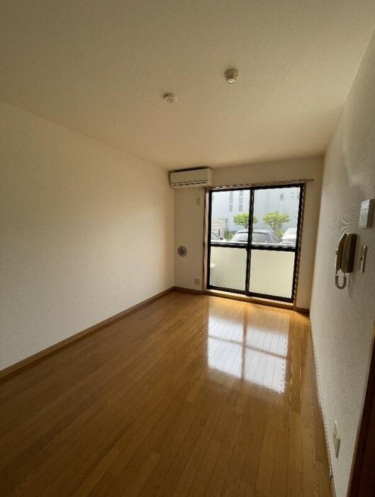 物件内観写真8　(室内からの展望)