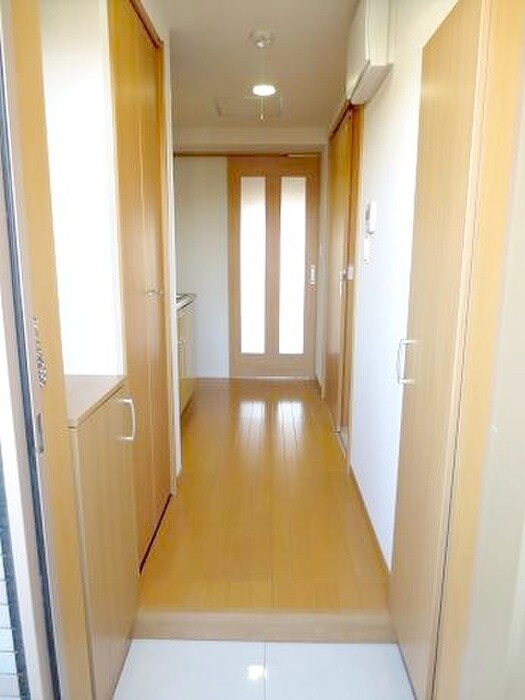 物件内観写真7　(玄関)