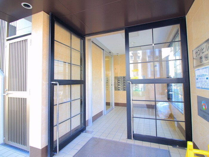 物件外観写真4　(エントランス部分)