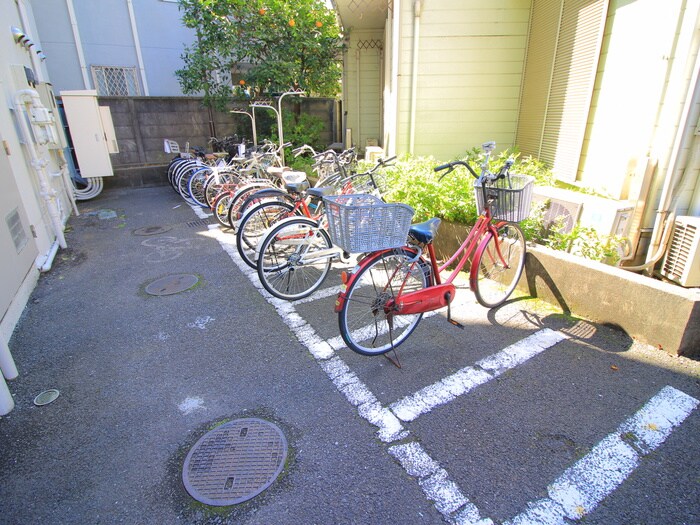 物件外観写真5　(駐輪場)