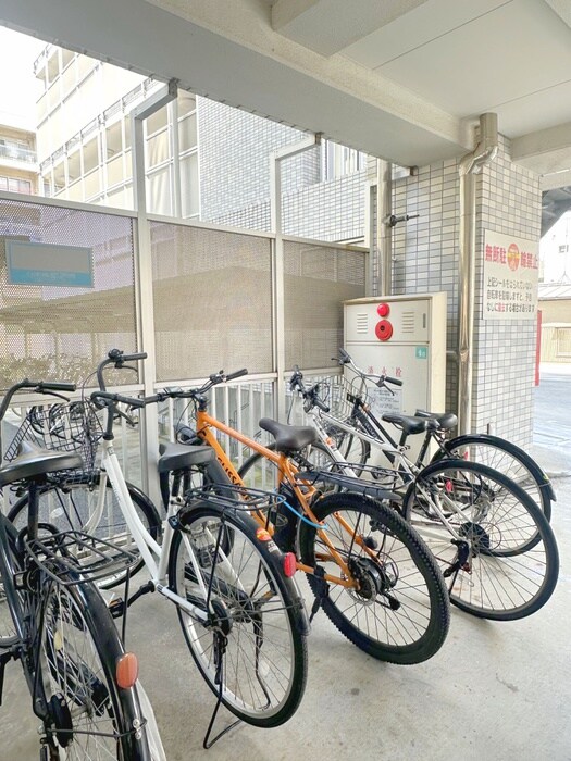 物件外観写真4　(駐輪場)