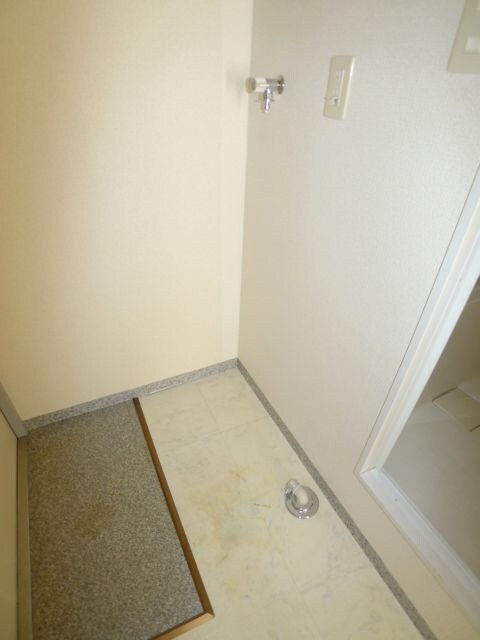 物件内観写真15　(洗濯機置場)