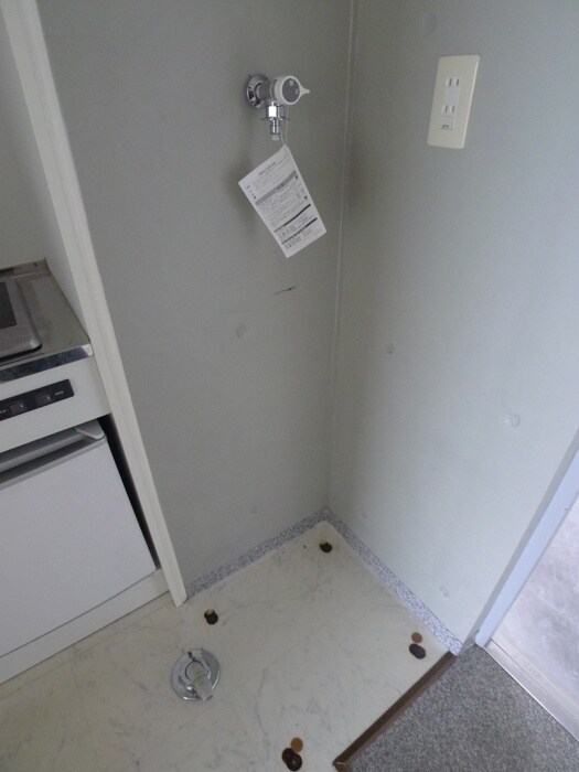 物件内観写真15　(洗濯機置場)