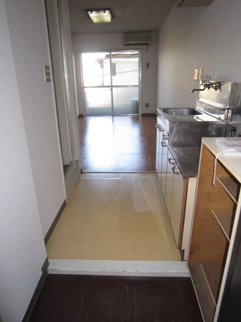 物件内観写真9　(玄関)