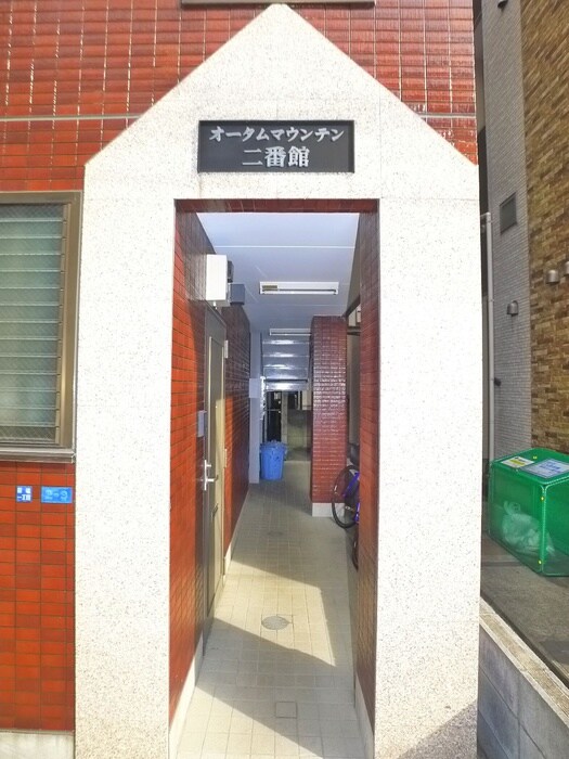 物件外観写真3　(エントランス部分)