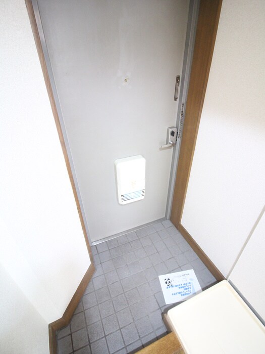 物件内観写真10　(玄関)