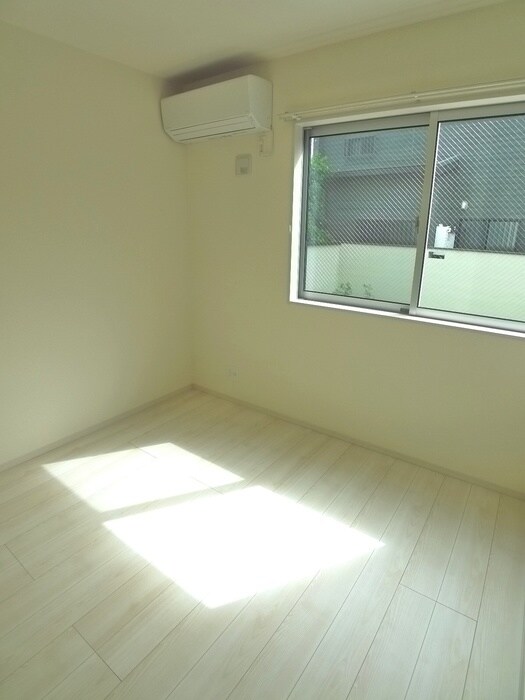 物件内観写真13　(室内からの展望)