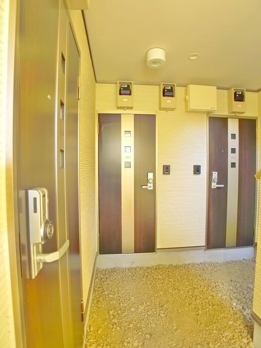 物件外観写真6　(エントランス部分)