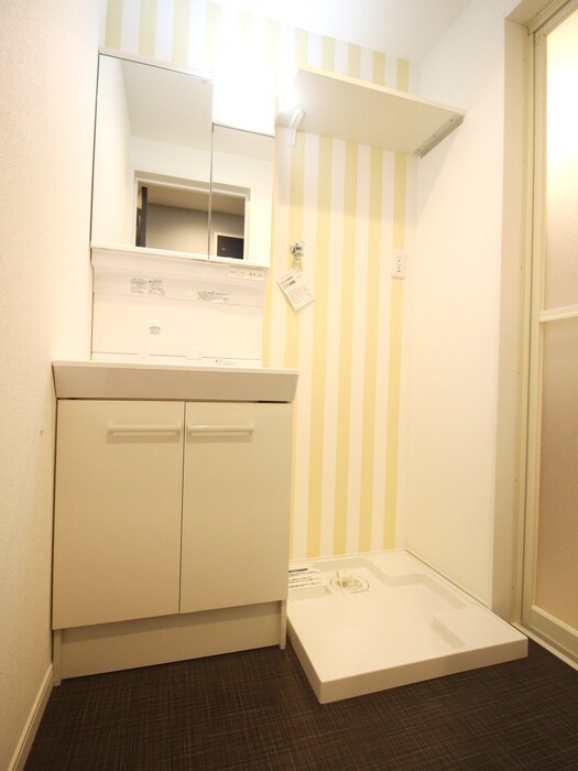 物件内観写真15　(洗濯機置場)