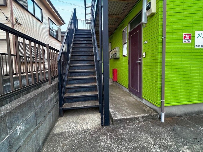 物件外観写真2　(エントランス部分)