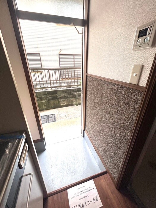 物件内観写真16　(玄関)