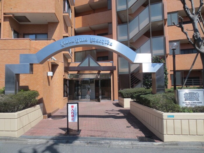 物件外観写真2　(エントランス部分)