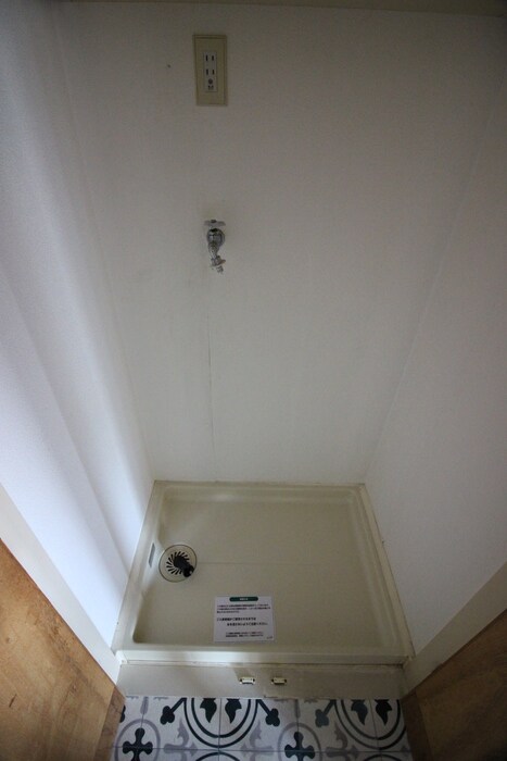 物件内観写真14　(洗濯機置場)