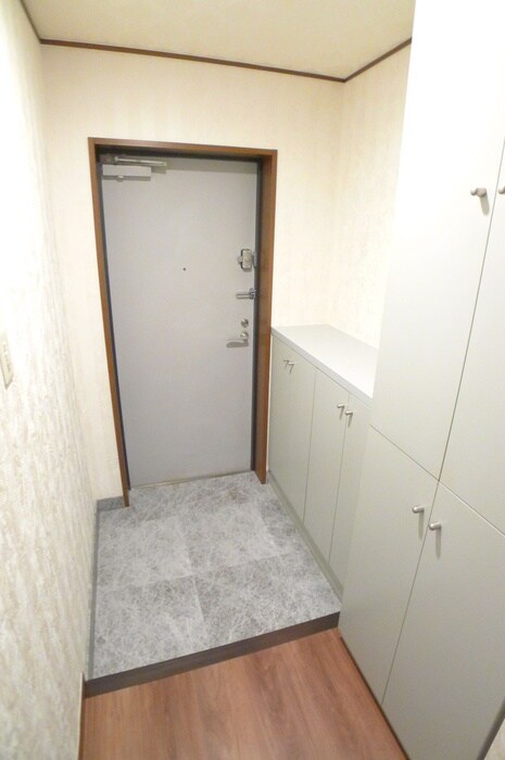 物件内観写真16　(玄関)