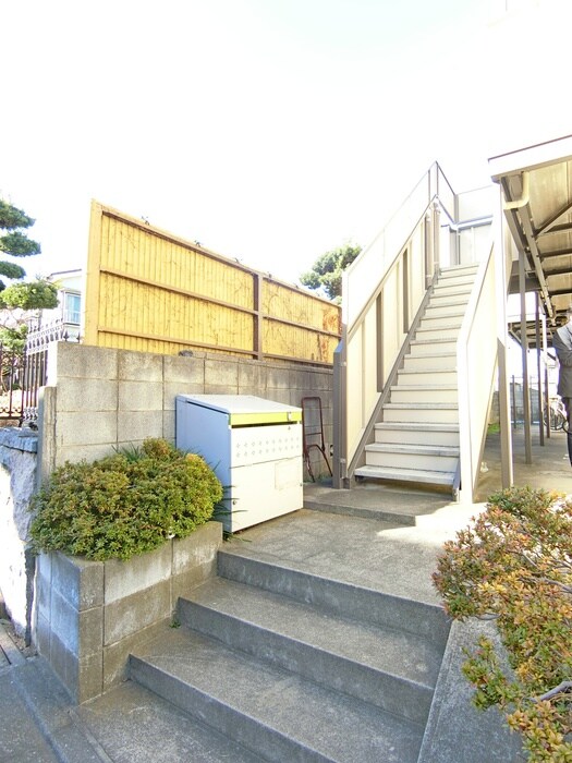 物件外観写真4　(エントランス部分)