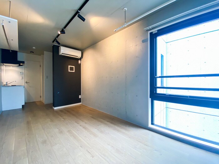 物件内観写真7　(室内からの展望)