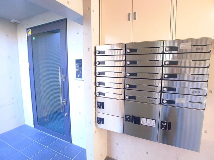 物件外観写真4　(エントランス部分)