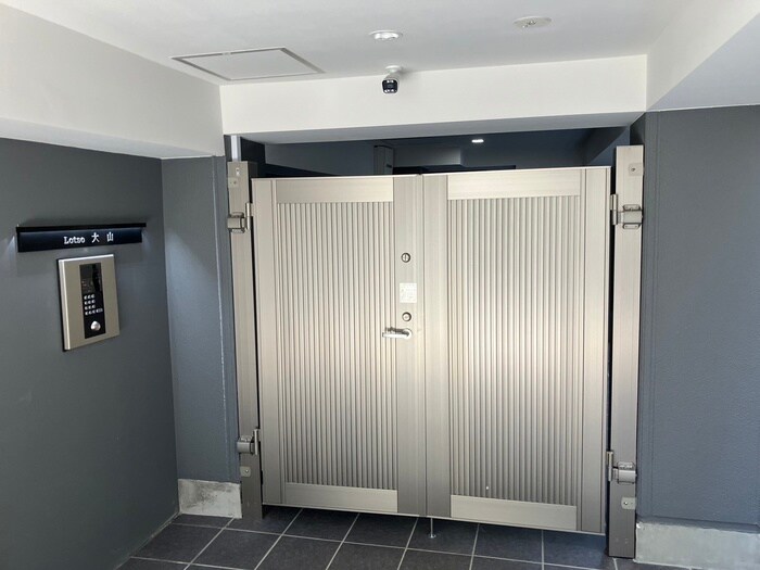 物件外観写真4　(エントランス部分)