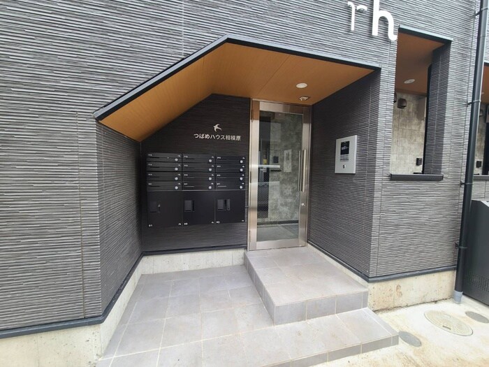 物件外観写真5　(エントランス部分)