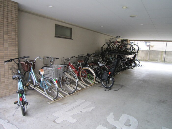 物件外観写真6　(駐輪場)