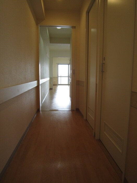 物件内観写真16　(廊下)