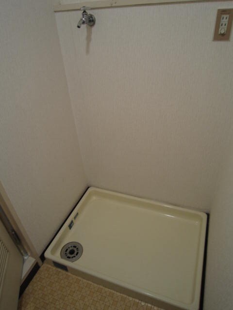 物件内観写真9　(洗濯機置場)