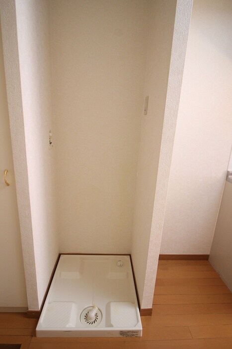 物件内観写真12　(洗濯機置場)