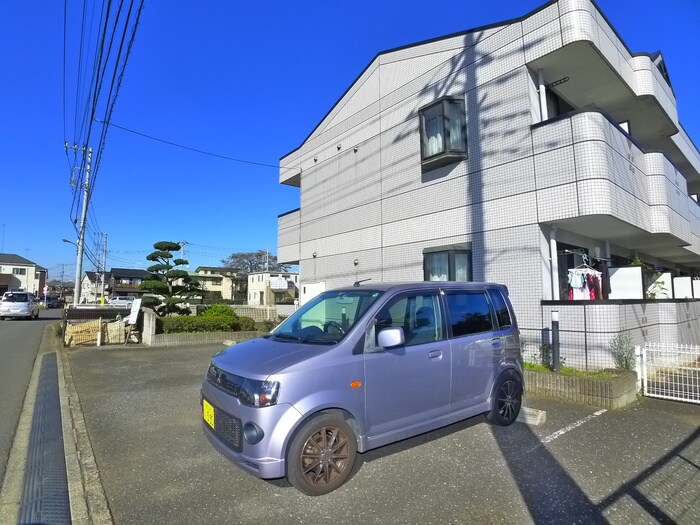 物件外観写真3　(駐車場)